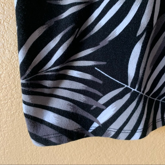 Old Navy Black & Gray Tropical Palm V-Neck T-Shirt Dress - Medium - Picture 6 of 8